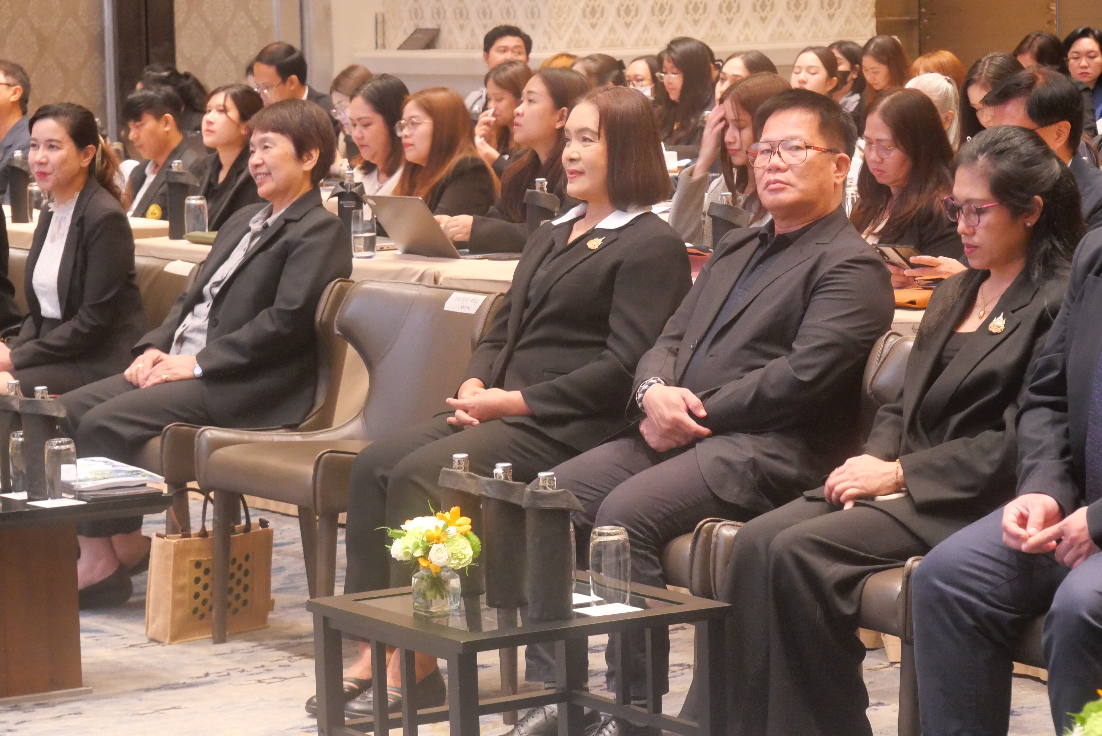 title - ส.ป.ก. ร่วมเป็นเกียรติในพิธีเปิดงานประชุมเผยแพร่ (Press Conference) เพื่อนำเสนอรายงานและการประเมินผลการดำเนินงานเสริมพลังความร่วมมือด้านการเปลี่ยนแปลงสภาพภูมิอากาศของประเทศไทย 